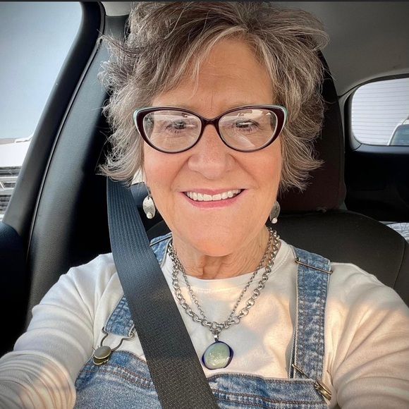 Meet your Posher, Kim - Picture 1 of 1